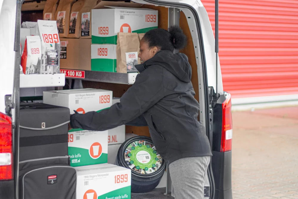 Feyen 1899 koffie uitladen